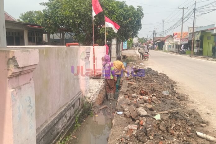 Picsart_25-08-09_02-04-25-966